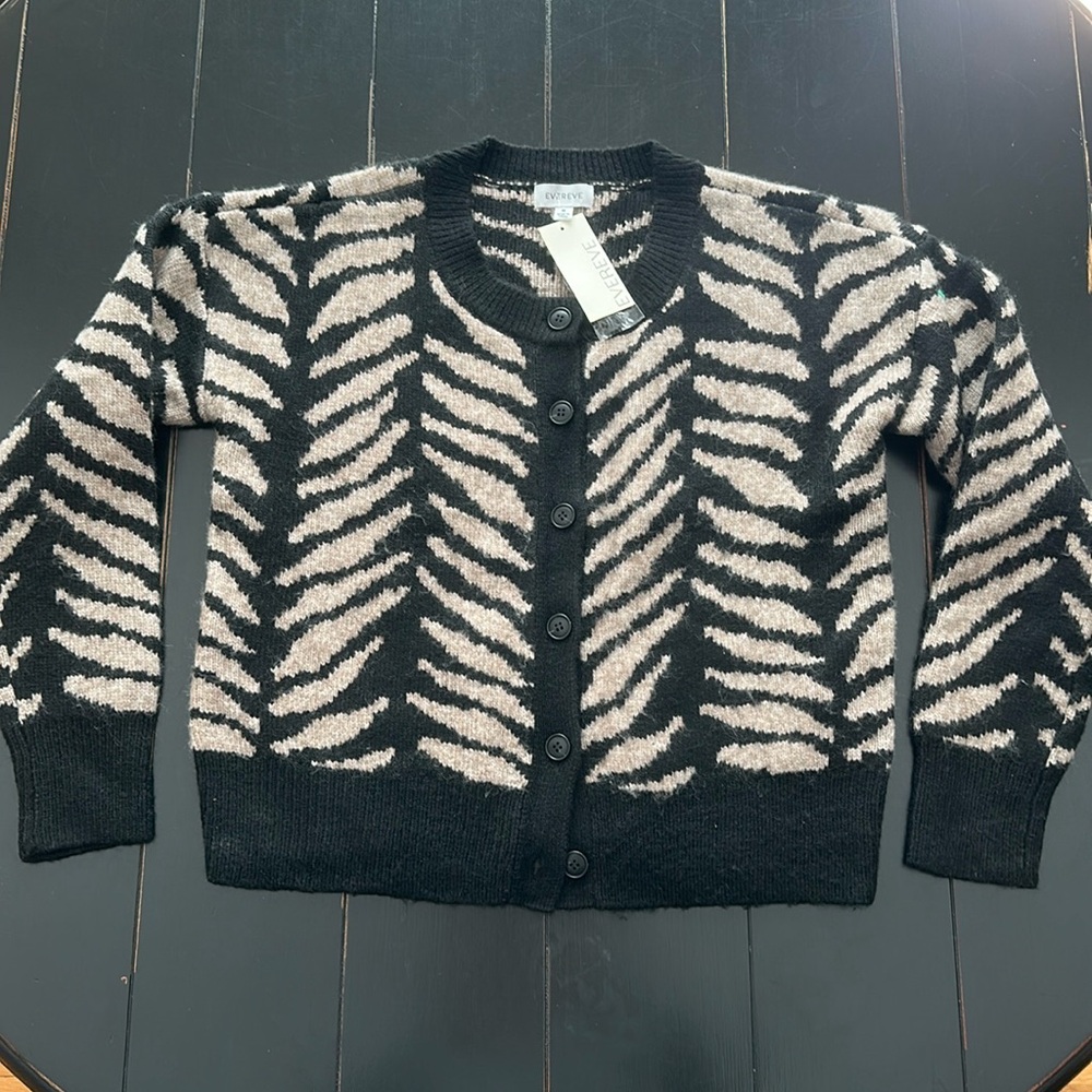 EVEREVE Button Cardigan NWT